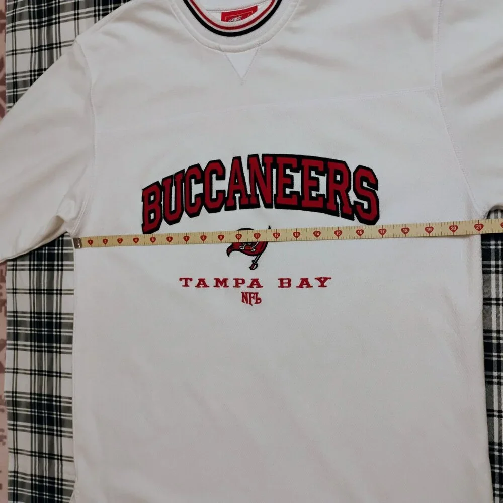 Tampa Bay Buccaneer White Long Sleeve Shirt – Ladies – Medium - Picture 4 of 7